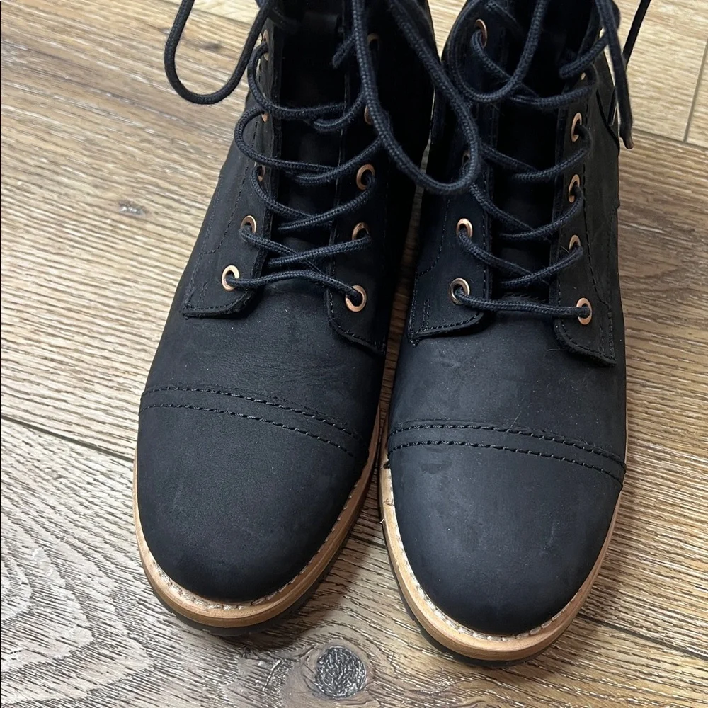 NWOB Patina Lace Up Boots in Shadow Black Size 7.5 - Picture 5 of 9